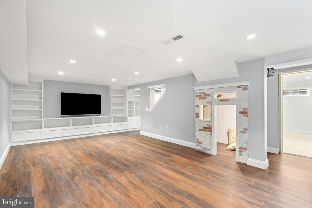 Image 26 of property listing at 10208 EDGEWOOD AVE, Silver Spring, MD 20901