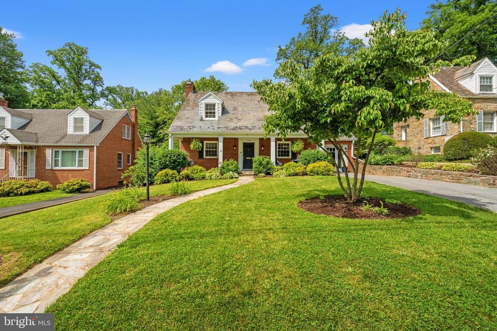 Image 3 of property listing at 10208 EDGEWOOD AVE, Silver Spring, MD 20901