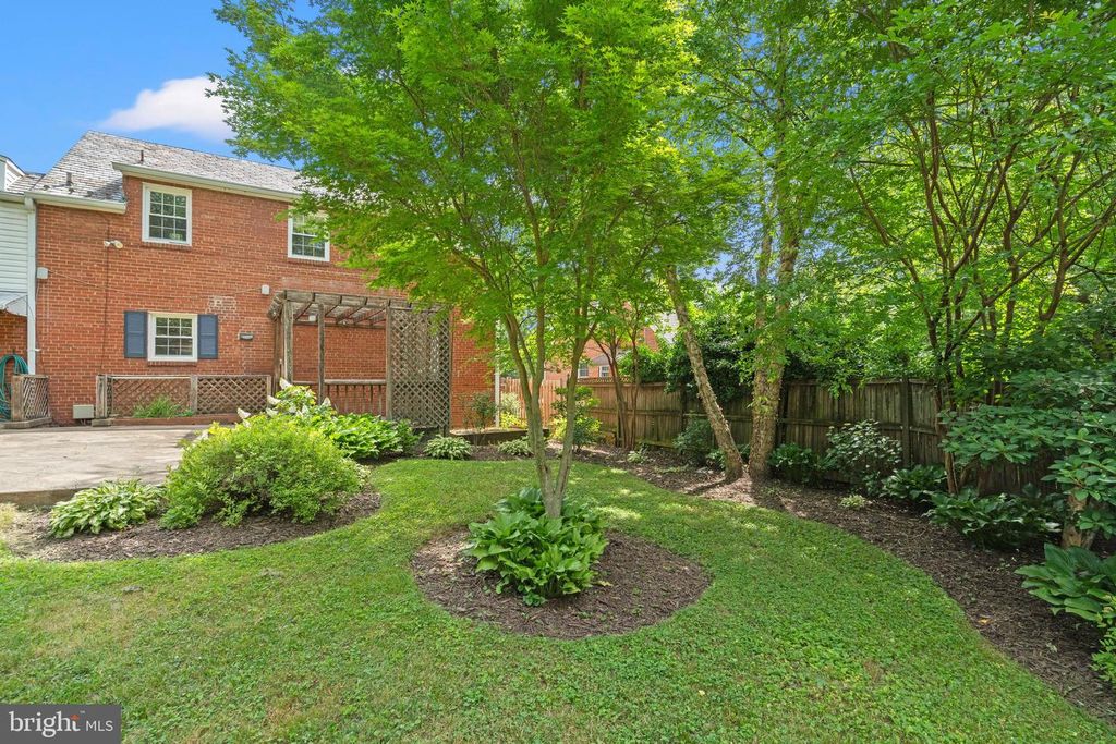 Image 33 of property listing at 10208 EDGEWOOD AVE, Silver Spring, MD 20901