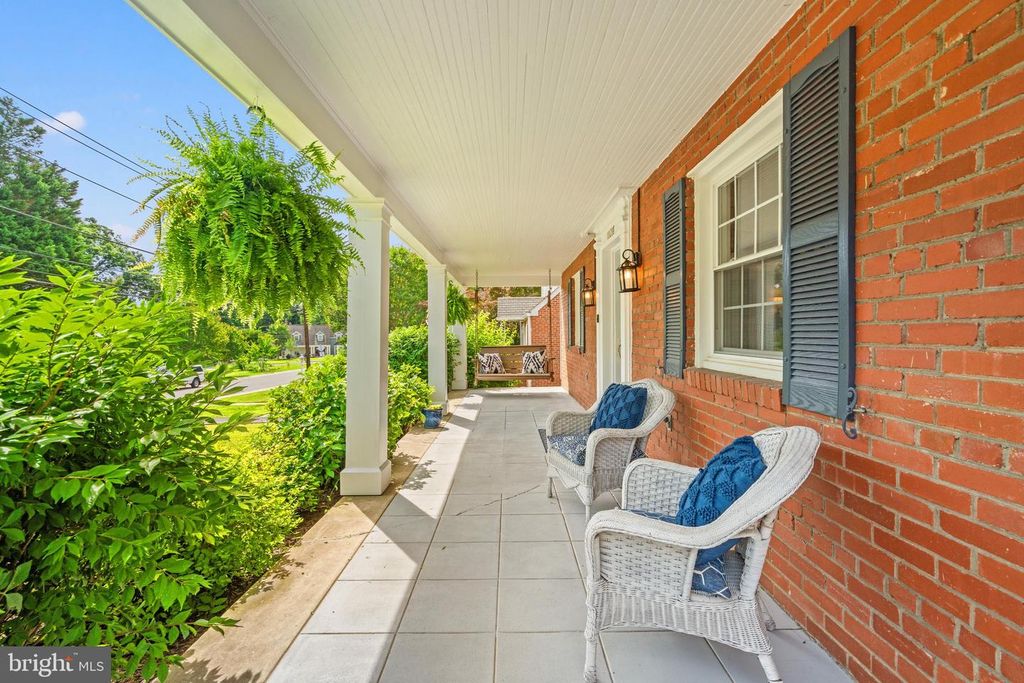 Image 4 of property listing at 10208 EDGEWOOD AVE, Silver Spring, MD 20901