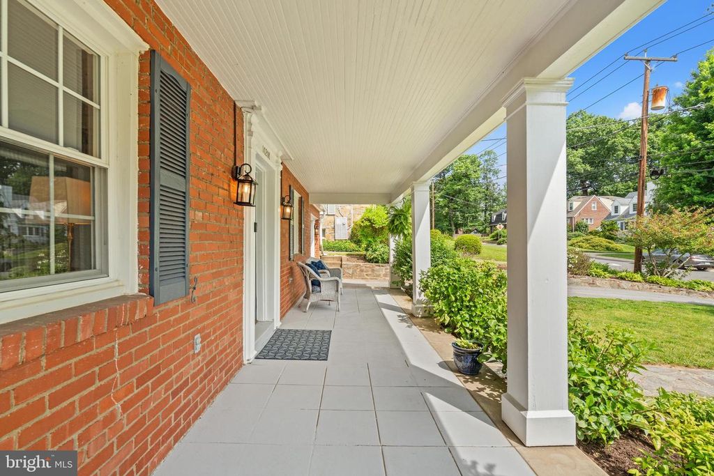 Image 5 of property listing at 10208 EDGEWOOD AVE, Silver Spring, MD 20901