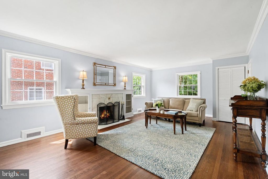 Image 6 of property listing at 10208 EDGEWOOD AVE, Silver Spring, MD 20901