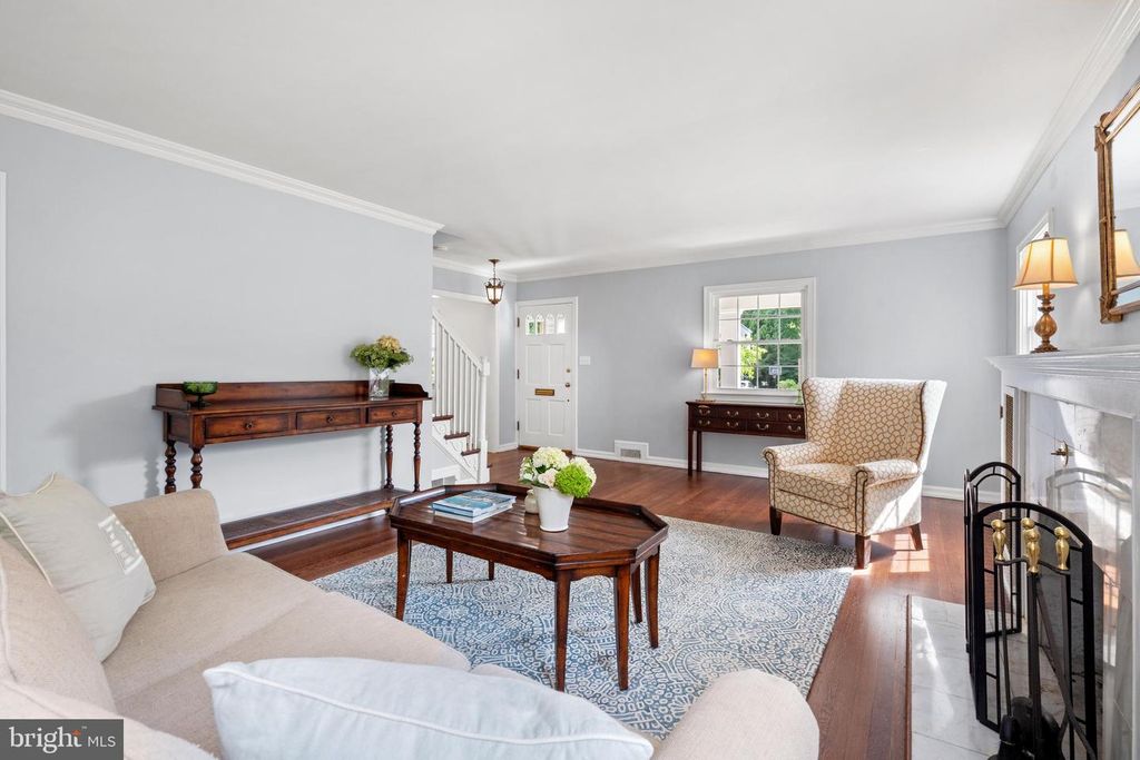 Image 8 of property listing at 10208 EDGEWOOD AVE, Silver Spring, MD 20901