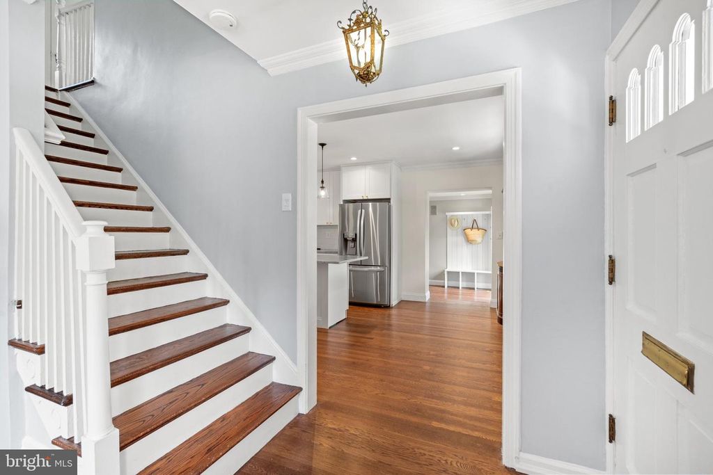 Image 9 of property listing at 10208 EDGEWOOD AVE, Silver Spring, MD 20901