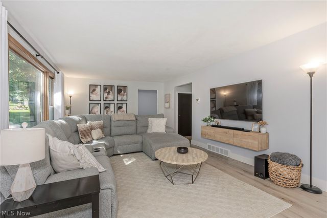 694 Simich Drive, Seven Hills, OH 44131