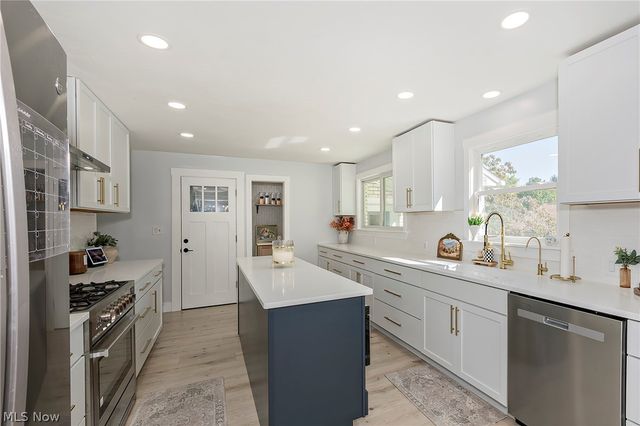694 Simich Drive, Seven Hills, OH 44131