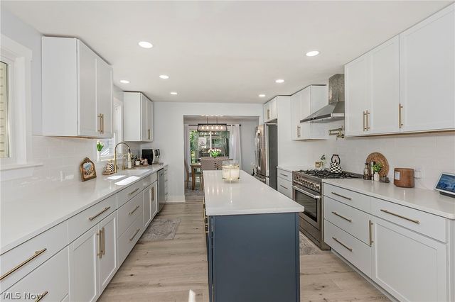 694 Simich Drive, Seven Hills, OH 44131