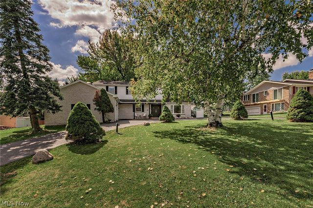 694 Simich Drive, Seven Hills, OH 44131