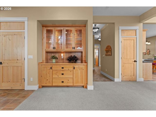 3034 N HOLLADAY Dr, Cornelius, OR 97113