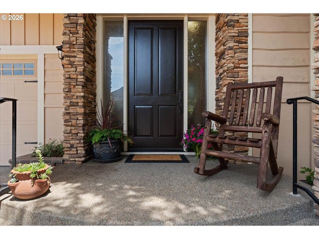 3034 N HOLLADAY Dr, Cornelius, OR 97113