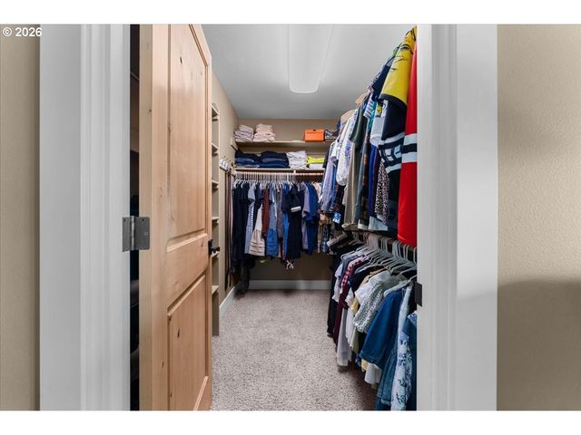 3034 N HOLLADAY Dr, Cornelius, OR 97113