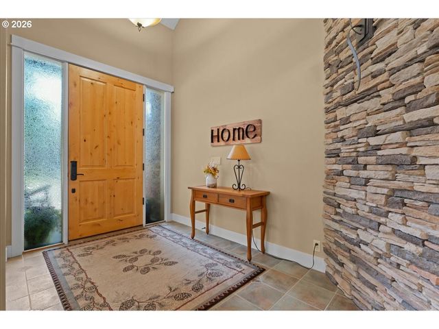 3034 N HOLLADAY Dr, Cornelius, OR 97113