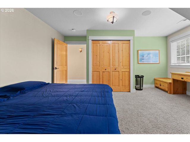 3034 N HOLLADAY Dr, Cornelius, OR 97113