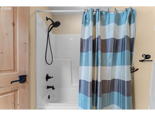3034 N HOLLADAY Dr, Cornelius, OR 97113