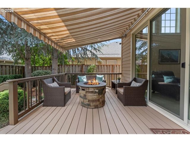 3034 N HOLLADAY Dr, Cornelius, OR 97113
