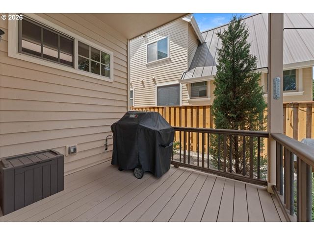 3034 N HOLLADAY Dr, Cornelius, OR 97113