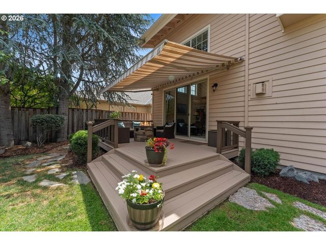 3034 N HOLLADAY Dr, Cornelius, OR 97113
