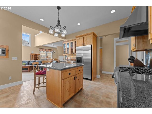 3034 N HOLLADAY Dr, Cornelius, OR 97113