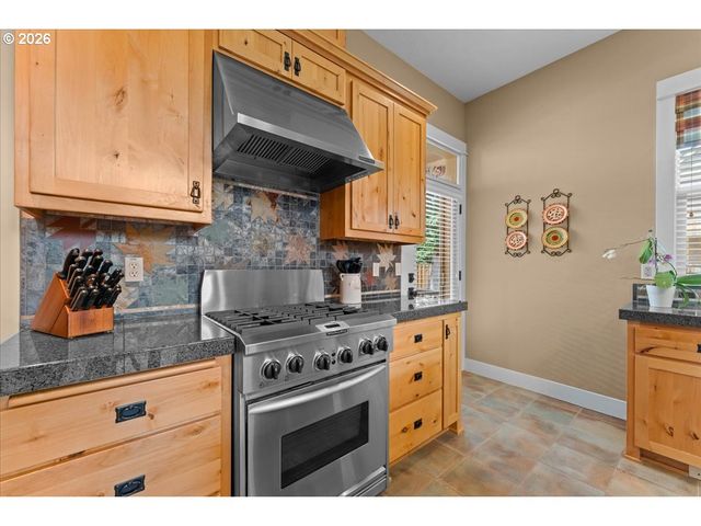 3034 N HOLLADAY Dr, Cornelius, OR 97113