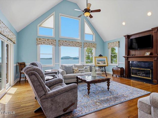 1881 Pointe Drive, Talbott, TN 37877