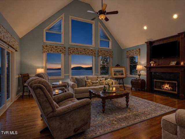 1881 Pointe Drive, Talbott, TN 37877