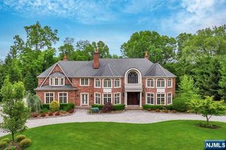 22 Sunset Lane, Upper Saddle River, NJ 07458