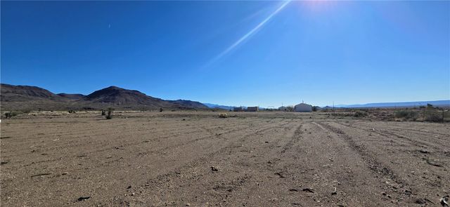 3676 W Collins Drive, Golden Valley, AZ 86413