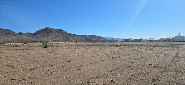 3676 W Collins Drive, Golden Valley, AZ 86413