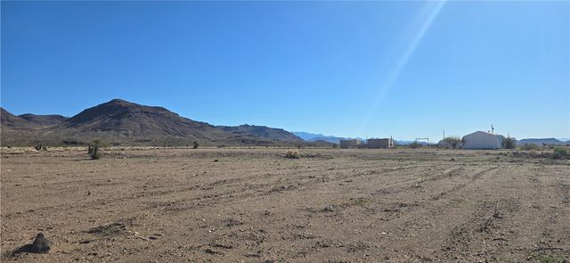 3676 W Collins Drive, Golden Valley, AZ 86413