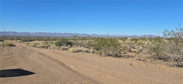 3676 W Collins Drive, Golden Valley, AZ 86413