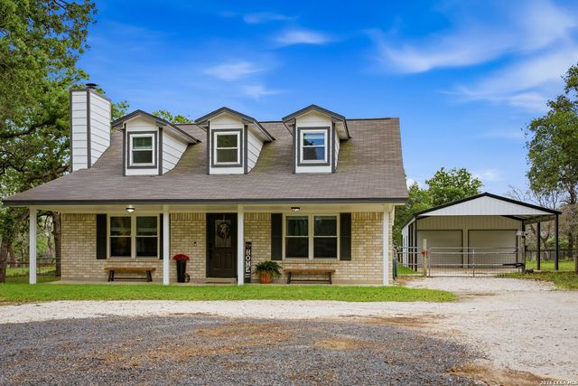 206 S Palo Alto Drive, Floresville, TX 78114