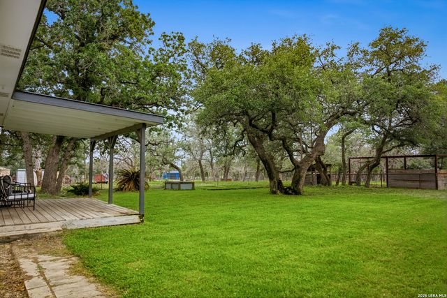 206 S Palo Alto Drive, Floresville, TX 78114