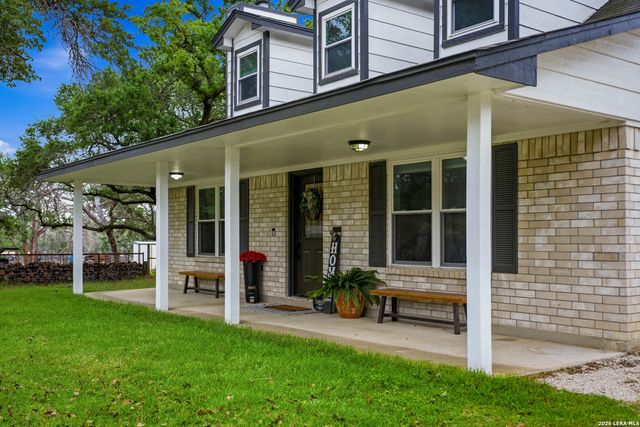 206 S Palo Alto Drive, Floresville, TX 78114