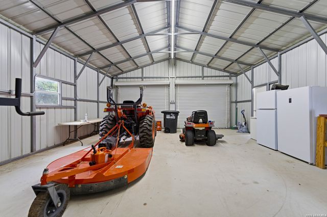 206 S Palo Alto Drive, Floresville, TX 78114