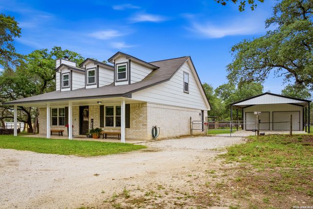 206 S Palo Alto Drive, Floresville, TX 78114