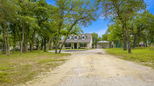 206 S Palo Alto Drive, Floresville, TX 78114