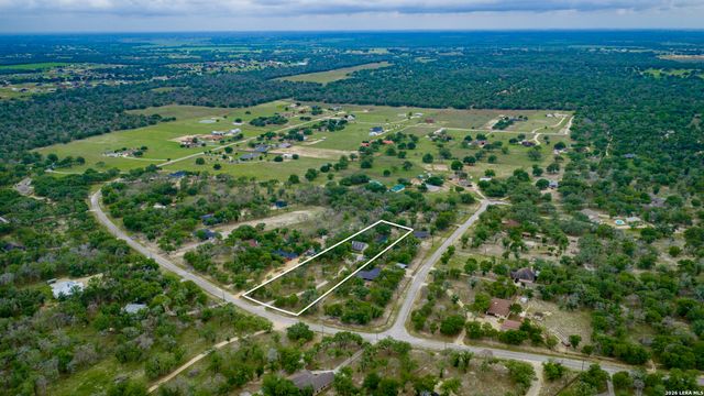 206 S Palo Alto Drive, Floresville, TX 78114