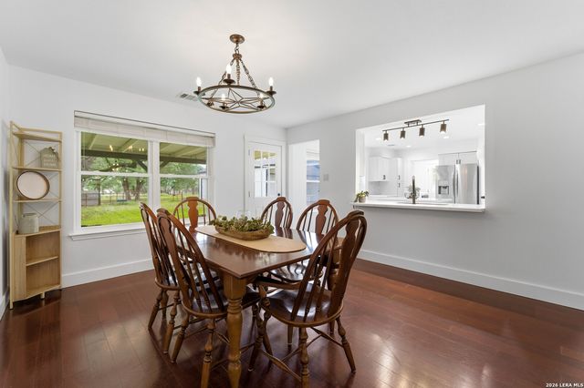 206 S Palo Alto Drive, Floresville, TX 78114