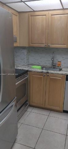 9320 Fontainebleau Blvd 211, Miami, FL 33172