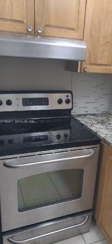 9320 Fontainebleau Blvd 211, Miami, FL 33172