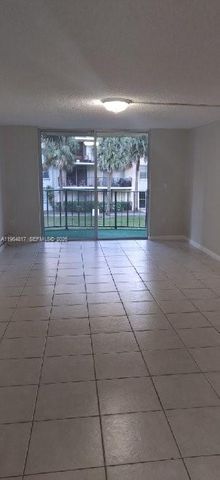 9320 Fontainebleau Blvd 211, Miami, FL 33172