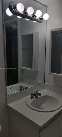 9320 Fontainebleau Blvd 211, Miami, FL 33172