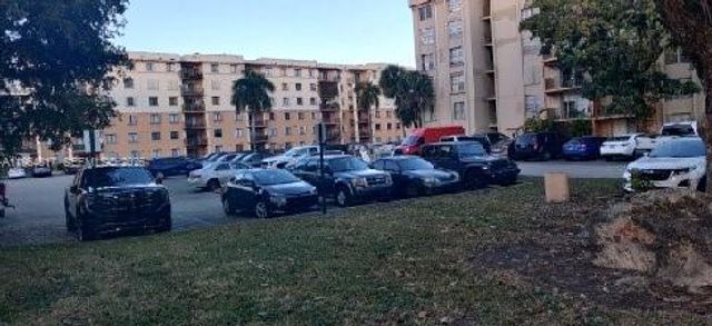 9320 Fontainebleau Blvd 211, Miami, FL 33172