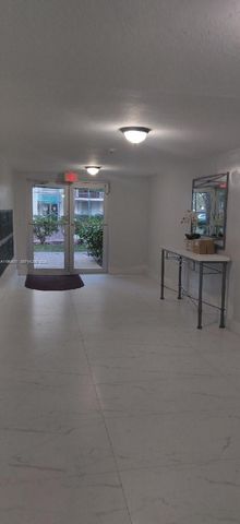 9320 Fontainebleau Blvd 211, Miami, FL 33172