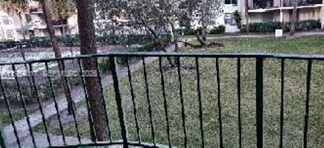 9320 Fontainebleau Blvd 211, Miami, FL 33172