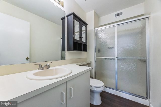 4305-A FENWICK LN, Mount Laurel, NJ 08054