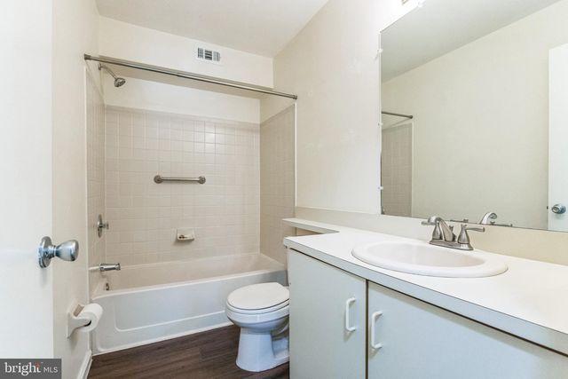 4305-A FENWICK LN, Mount Laurel, NJ 08054