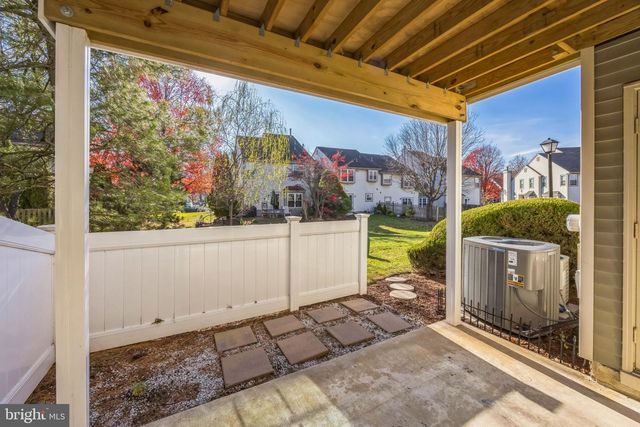 4305-A FENWICK LN, Mount Laurel, NJ 08054