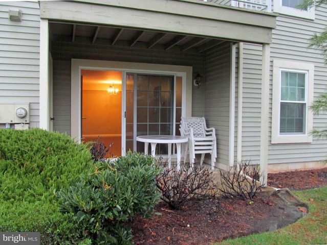 4305-A FENWICK LN, Mount Laurel, NJ 08054