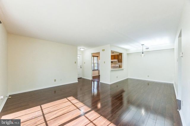 4305-A FENWICK LN, Mount Laurel, NJ 08054